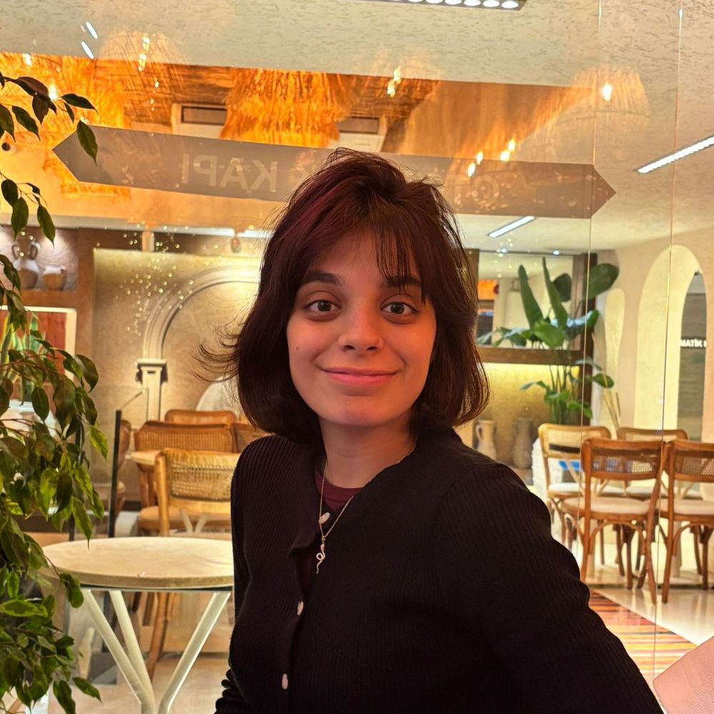 @elenaa avatar