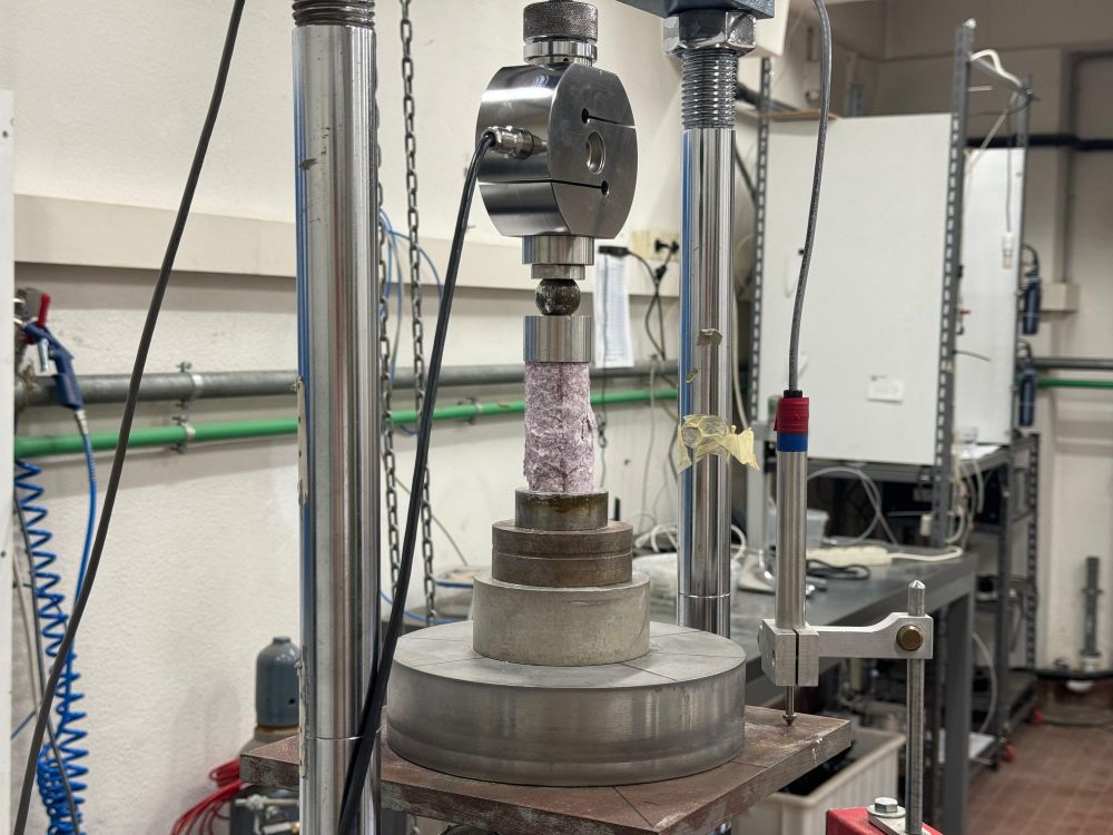 Sample compression test
