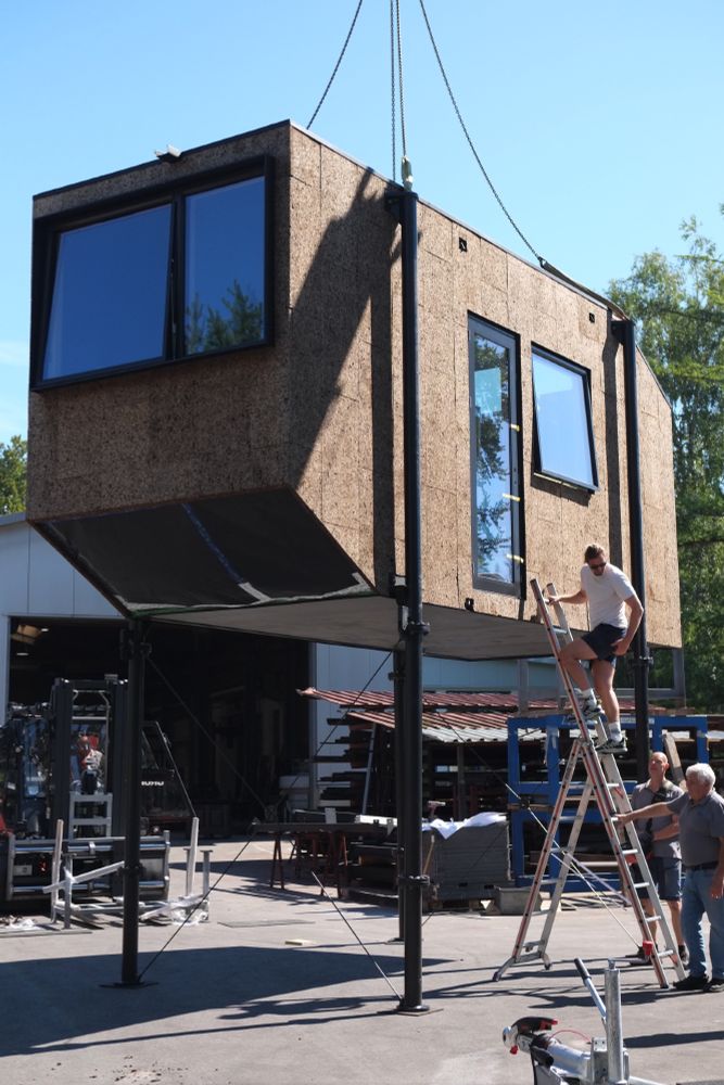 In this picture, you can see the test setup of the first style prototype in the summer of 2025. And lo and behold, it's standing!