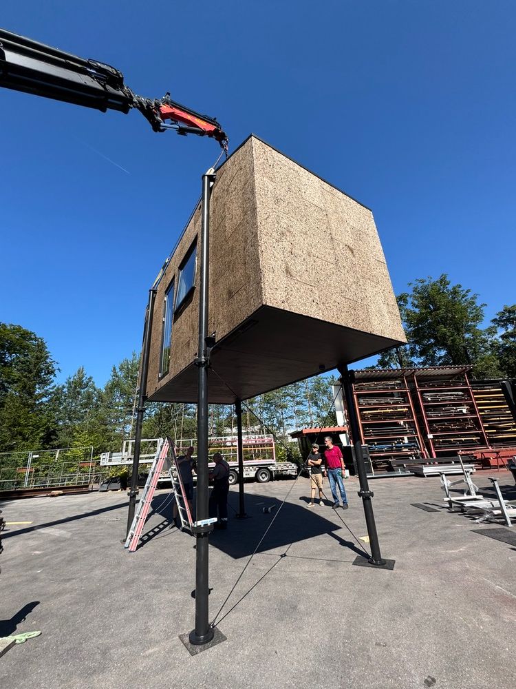 In this picture, you can see the test setup of the first style prototype in the summer of 2025. And lo and behold, it's standing!