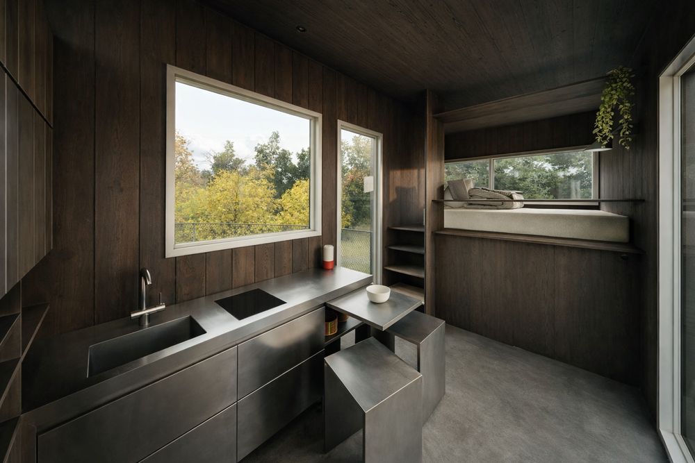 interior of the stilthouse, view to the split-level including the bed
foto: stiltlife GmbH & Co. KG
