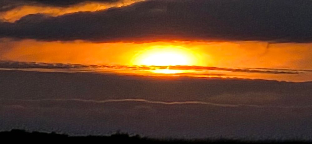 Setting Sun another day of radiant energy waiting to be harnessed for the planets and our best use.  #EnergySecurity #ClimateAction #RenewablesRevolution 